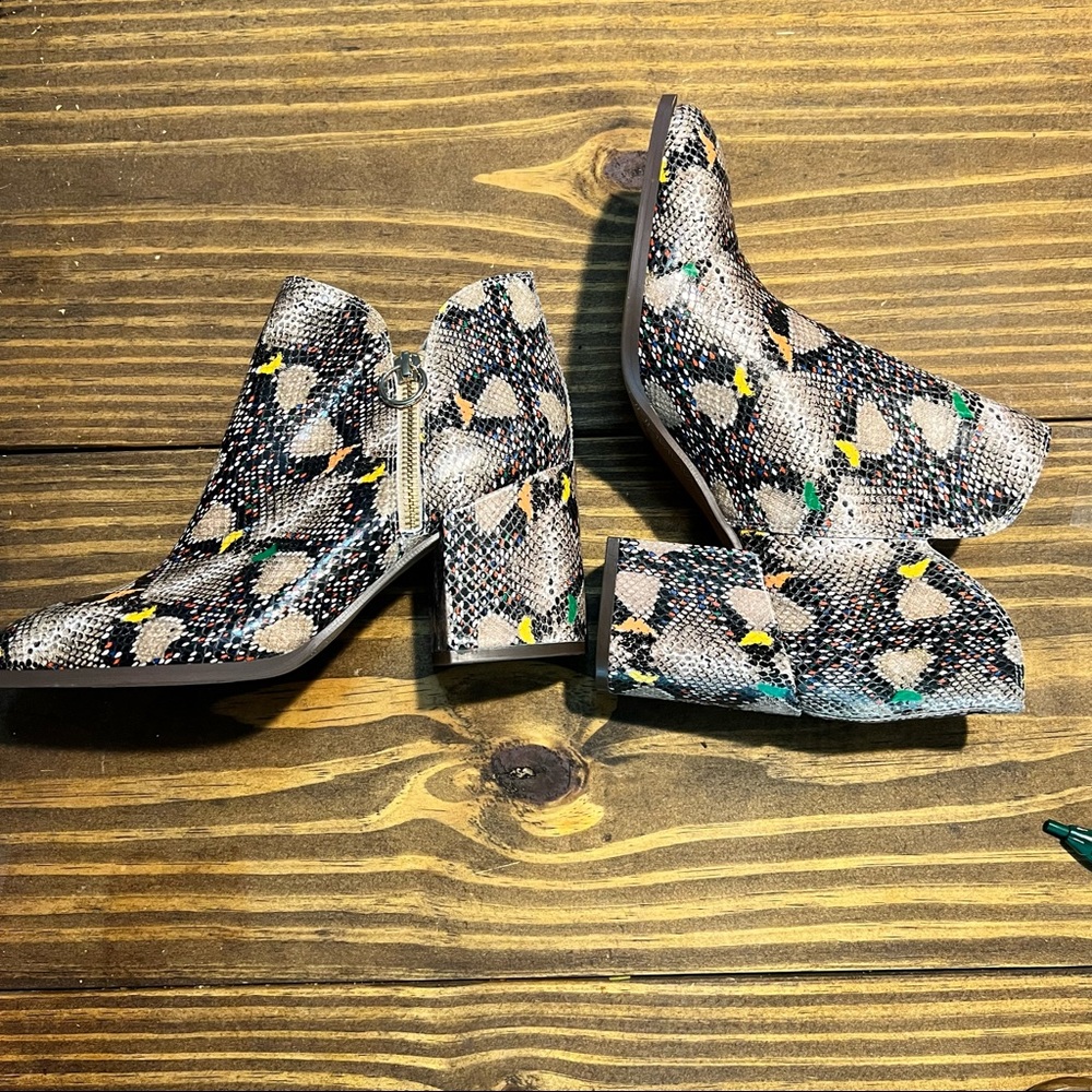 New Vionic Snake Print Multicolor Booties Size 7
